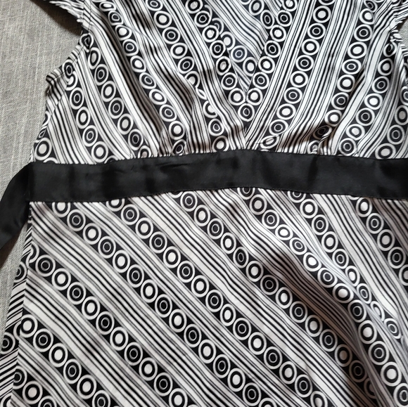 🌼3 for 30🌼White House Black Market Women's Silk Striped Top for Women - Picture 3 of 5